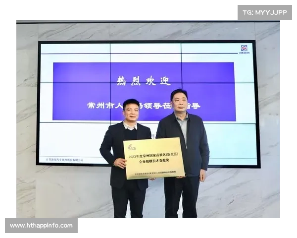 帕尔马更衣室挂中文永不言弃标语 致敬中国股东的坚定支持与贡献 帕尔马更衣室挂中文永不言弃标语 致敬中国股东的坚定支持与贡献